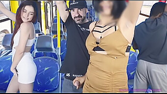 Incontro bollente su un autobus con la seducente Zegalinha e il suo amante