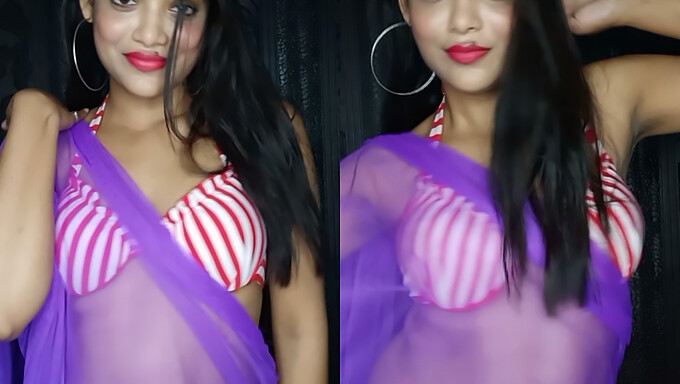 La magra ragazza indiana Rekha si spoglia e bacia il suo caldo ombelico