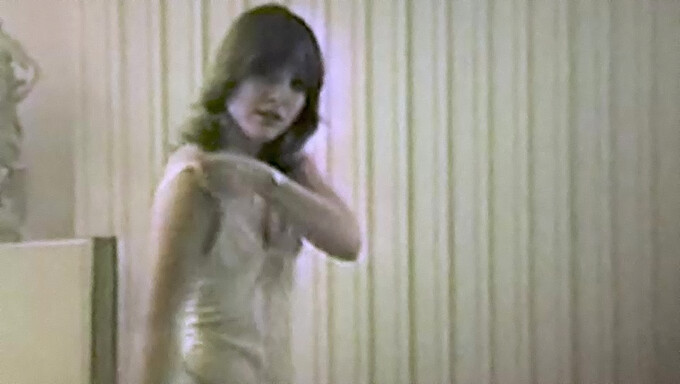 Classic 80s dance routine of a stunning girl