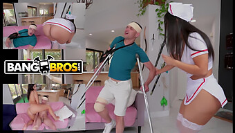 Enfermeira Peituda Com Bunda Grande Explora Uniforme E Agrada Cliente Em Vídeo Bangbros