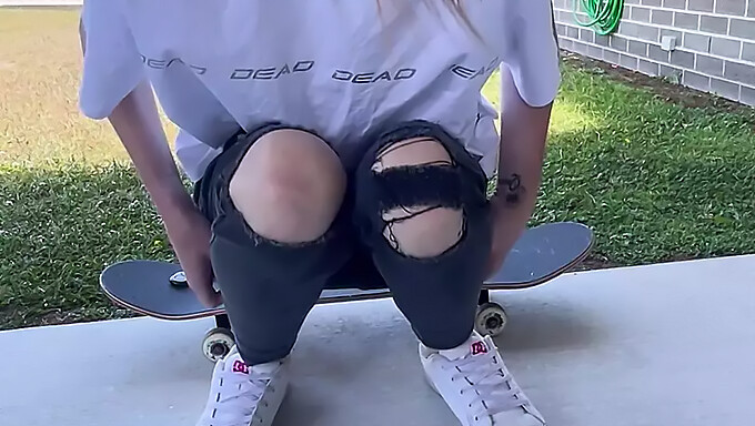 Cosplaying skater gets a public handjob and orgasms