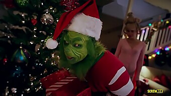 Cherie Deville è la protagonista di una parodia porno a tema Grinch