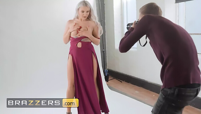 Danny's verrassing als Lana Rose's sensuele fotoshoot verandert in een hete ontmoeting met zijn mannelijkheid - met wulpse borsten en koperen onderbroeken