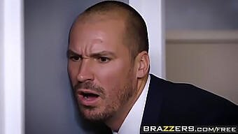 Brazzers, iri göğüslü sarışın Lennox Luxe ve kaslı Sean Lawless ile sıcak bir buluşma sunuyor